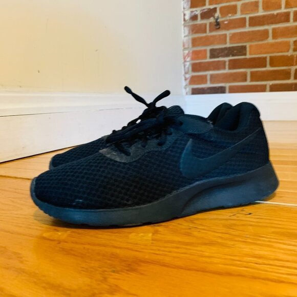 Size 9.5 - Nike Tanjun Black - 812654-001 - Picture 7 of 14